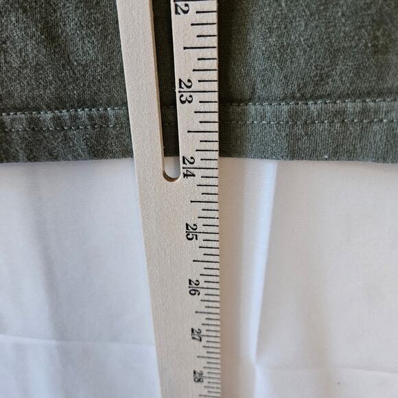 Disneyland Resort Women's Faded Green Short Sleeve Tee Size Medium - Picture 7 of 7